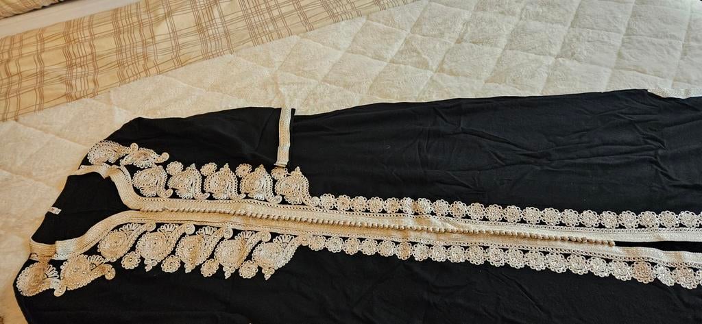 Zwarte Kaftan met Gouden Borduurwerk, Kleding | Dames, Gelegenheidskleding, Maat 38/40 (M), Overige typen, Zwart, Ophalen of Verzenden