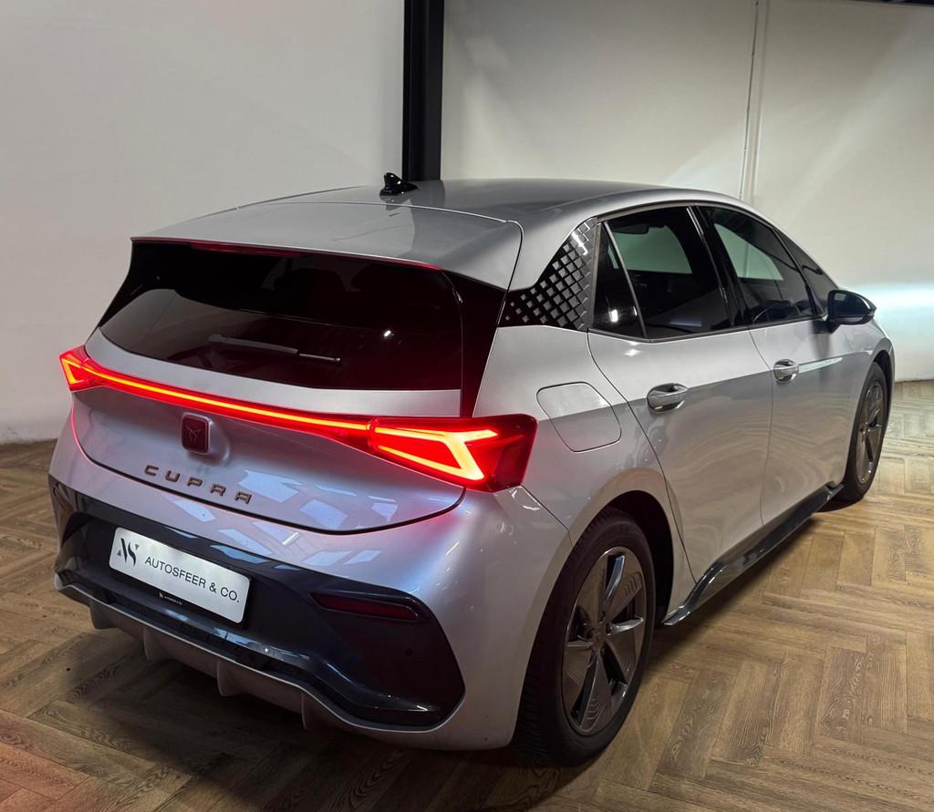 Cupra Born Business 62 kWh KEYLESS CAM, Auto's, Automaat, 966 min, Gebruikt, Zwart