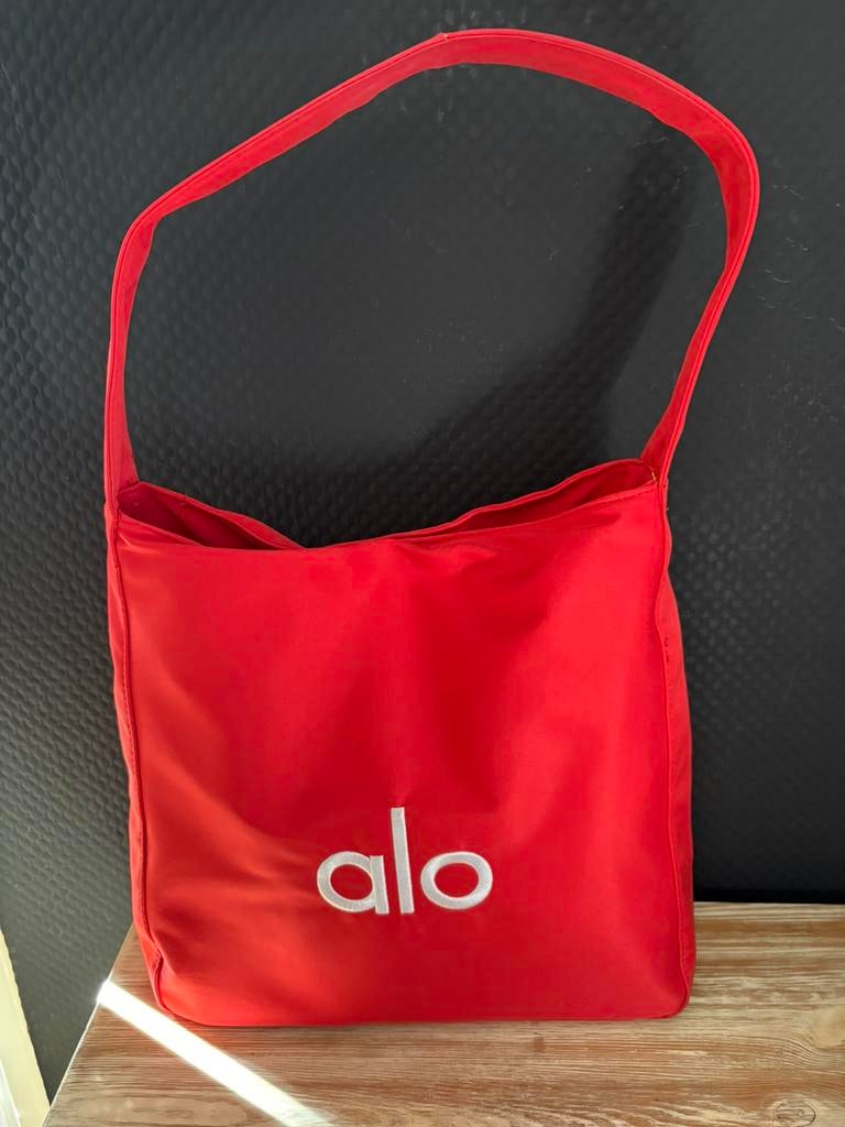 Alo Yoga tas, Ophalen of Verzenden, Zo goed als nieuw, Rood, Overige merken