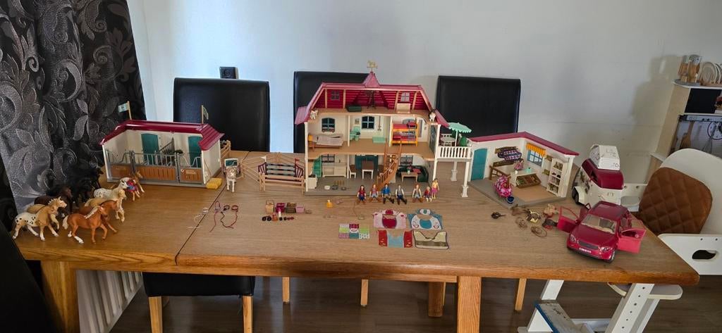 Grote Schleich paarden set met huis, stal en accessoires, Ophalen of Verzenden, Gebruikt, Jongen of Meisje