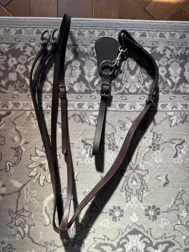 Nieuw Martingaal bruin full, Dieren en Toebehoren, Paarden en Pony's | Hoofdstellen en Tuigage, Ophalen of Verzenden, Nieuw, Springen