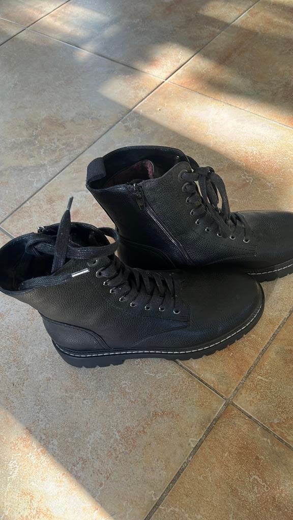 Nog nieuwe laarsjes, met zacht bont van binnenMaat 39 Oxmox, Zwart, Lage of Enkellaarzen, Ophalen of Verzenden, Zo goed als nieuw