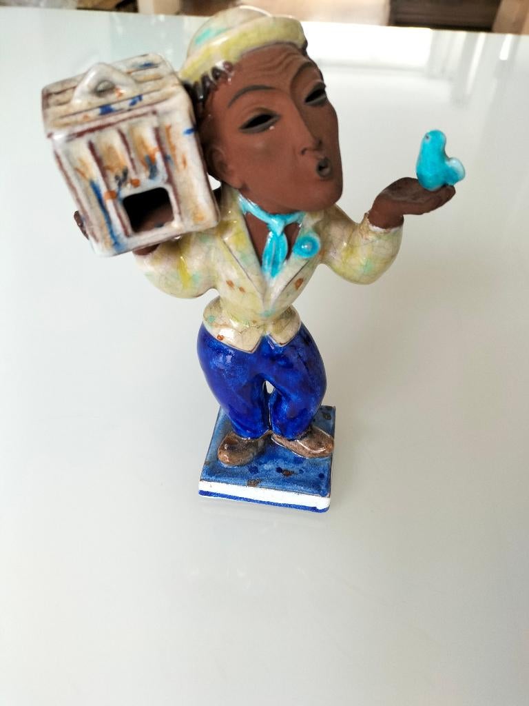 Zeldzaam Karlsruhe majolica pottery beeld man met vogel, Ophalen of Verzenden