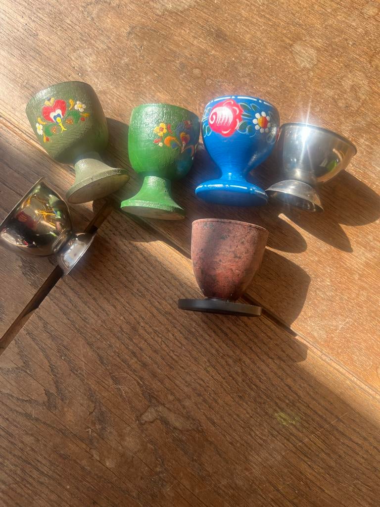 Zes eierdopjes, verschillende materialen, Huis en Inrichting, Keuken | Servies, Overige materialen, Gebruikt, Overige typen, Ophalen of Verzenden