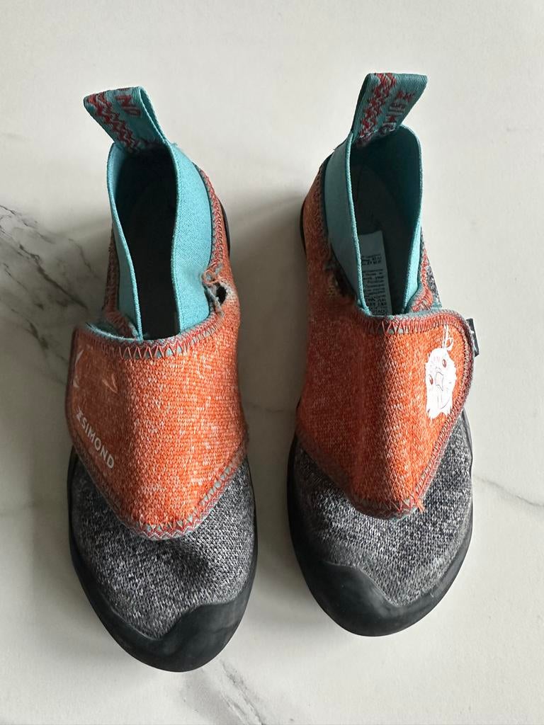 Klimschoenen maat 32/33 - Licht beschadigd, perfect voor bou, Ophalen, Gebruikt, Klimsportschoenen