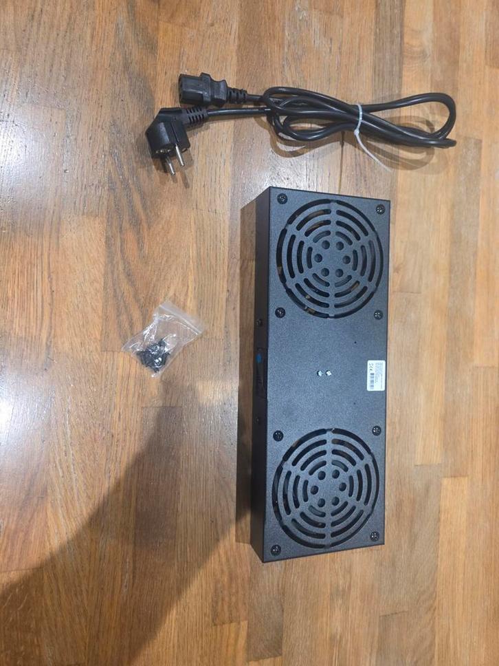 Patchkast Ventilator met Thermostaat - 2 Fans, Computers en Software, Computerkoelers, Ophalen of Verzenden
