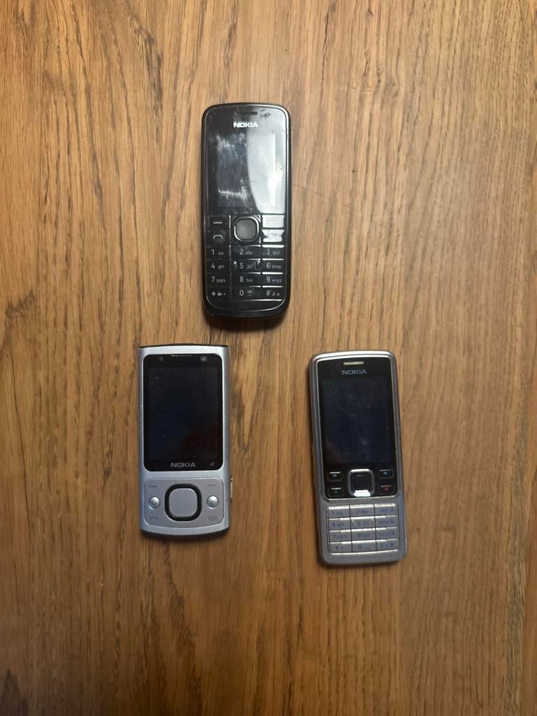 3 stuks nokia telefoons, Gebruikt, Schuifmodel, Zwart, Fysiek toetsenbord