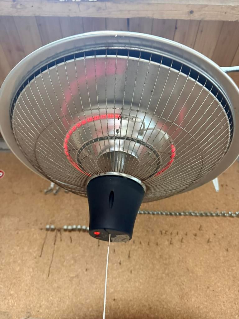 Heater - terrasverwarmer - perfect voor zomeravonden, Plafond, Draaibaar, Zo goed als nieuw, Ophalen