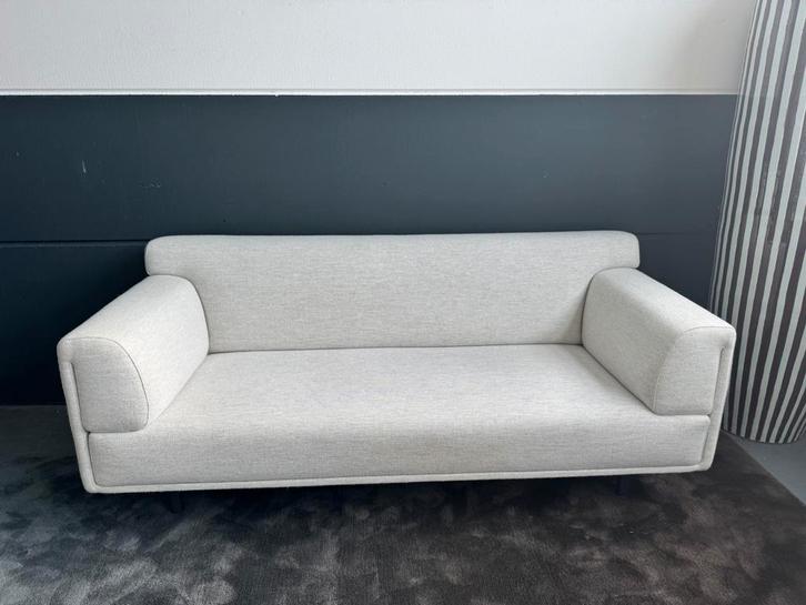 Nieuwstaat Eyye Dura 2.5-zits | Amdal 110 Pristine, Huis en Inrichting, Banken | Bankstellen, Zo goed als nieuw, Rechte bank, Driepersoons