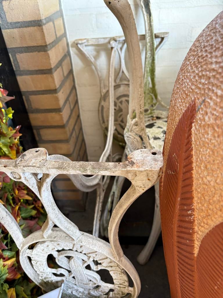 Metalen singer onderstel met 2 metalen stoelen, Ophalen, Metaal