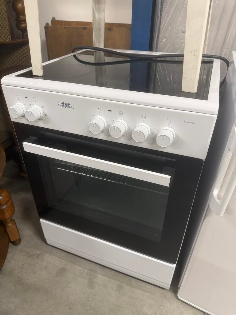 Everglase electrisch fornuis met oven, Ophalen, 4 kookzones, Zo goed als nieuw, Inductie