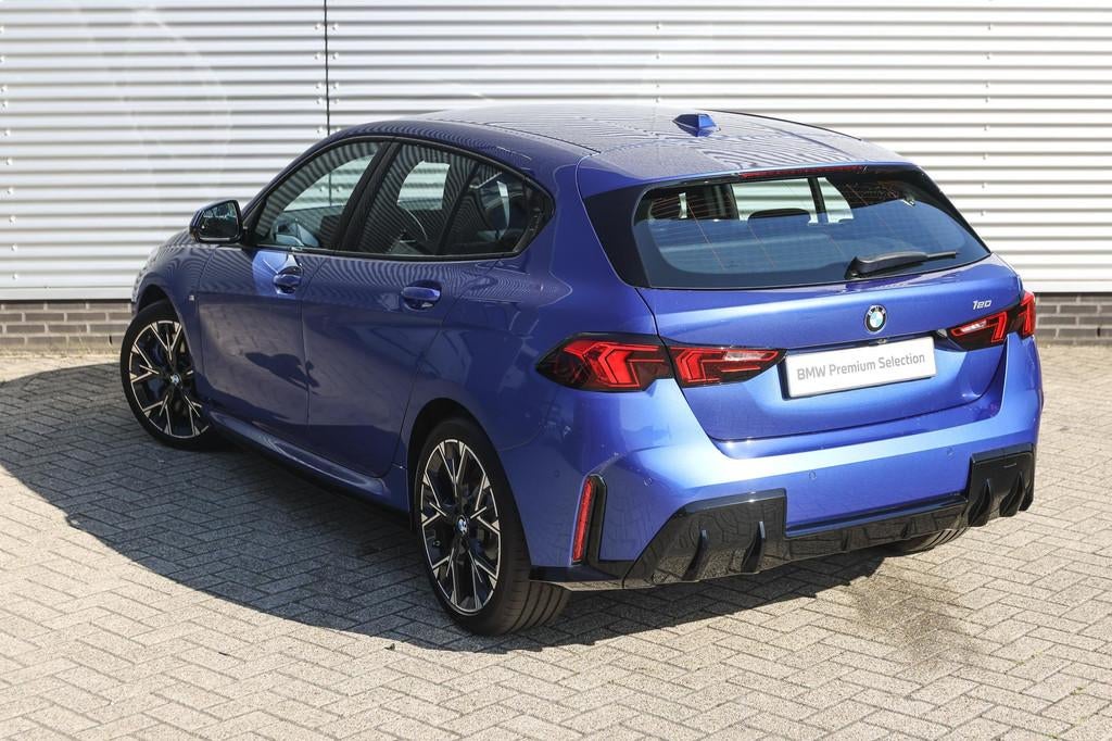 BMW 1 Serie 120 M Sport automaat / Sportstoelen / Achteruitr, Auto's, BMW, Gebruikt, Euro 6, 156 pk, Met garantie (alle)