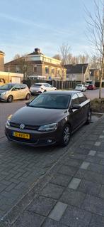 Volkswagen VW Jetta 1.6 TDI Bluemotion Highline, Auto's, Voorwielaandrijving, Zwart, USB, Bruin