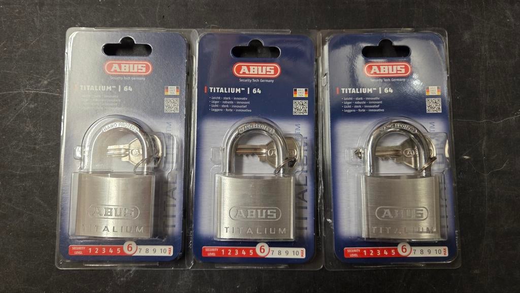 3 Abus hangsloten 64ti/50 en 3 overslagen 100/100. Ook los, Ophalen of Verzenden, Nieuw, Overige materialen, Slot