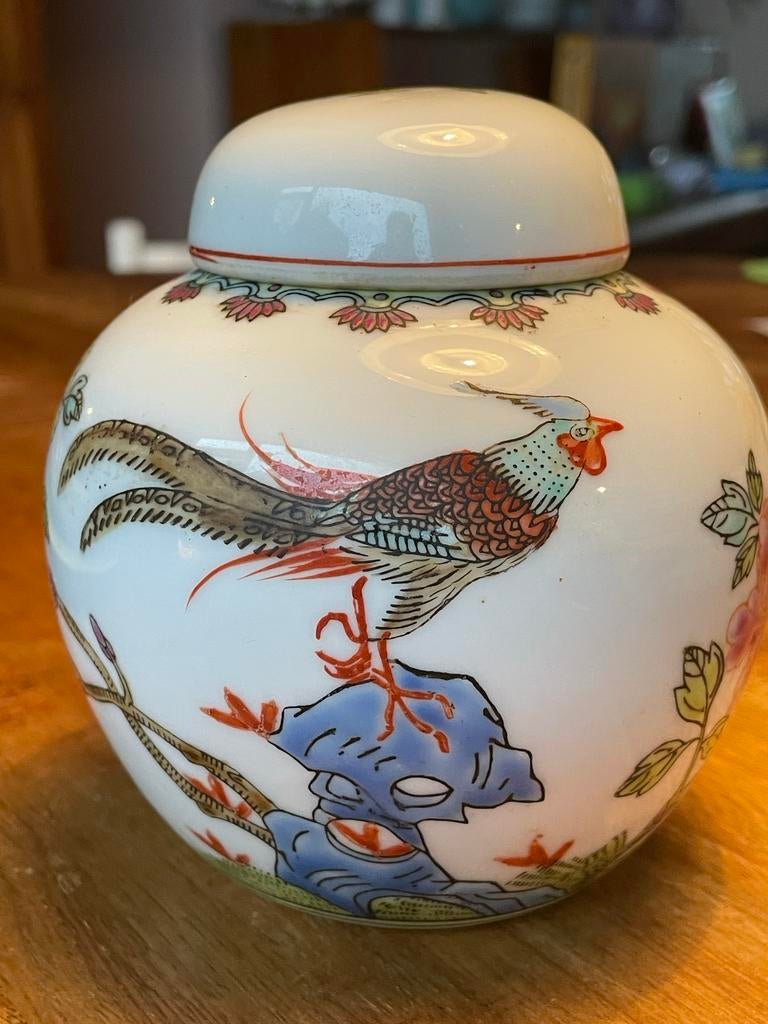 Chinees porseleinen potje met deksel en bloemmotief, Antiek en Kunst, Ophalen of Verzenden