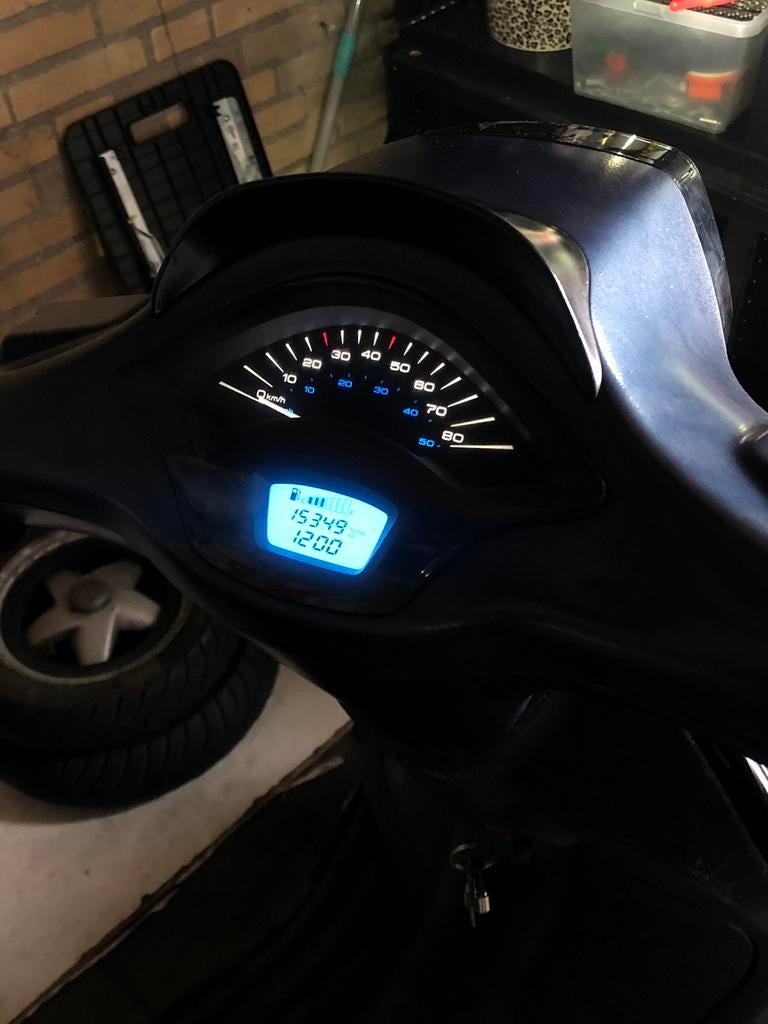 Vespa sprint/primavera 4t 4V, Fietsen en Brommers, Scooters | Vespa, Zo goed als nieuw, Overige modellen, Benzine, Ophalen of Verzenden