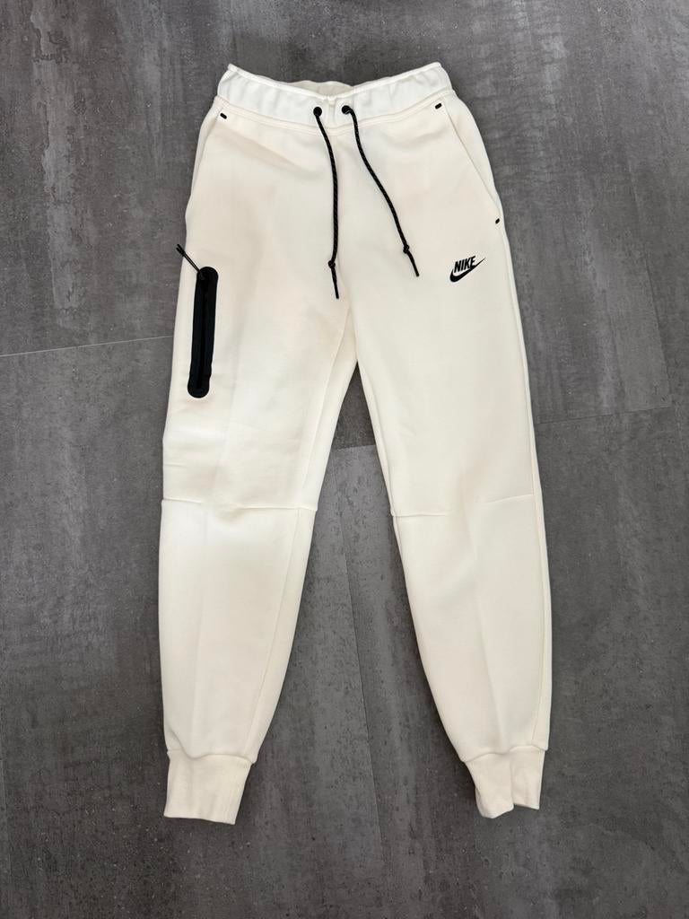Nike Tech Fleece broek voor dames maat XS Nieuw, Beige, Nieuw, Ophalen of Verzenden, Maat 34 (XS) of kleiner