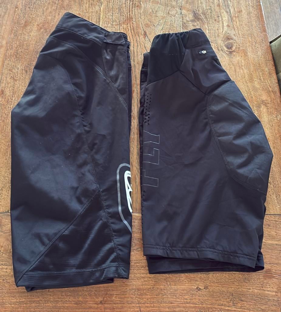2x BMX korte broek: Troy Lee Design & Fly racing BMX maat 30, Kinderen, Overige maten, Zo goed als nieuw, Onderkleding