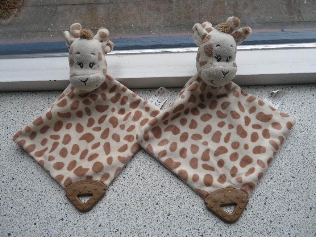 2 x Knuffeldoek giraffe giraf merk Toys Wibra rammel in kop, Ophalen of Verzenden, Zo goed als nieuw, Overige typen