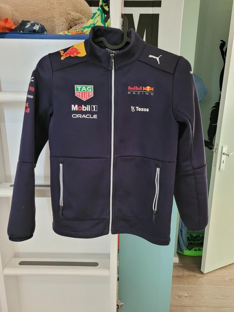 Softshell Redbull racing maat 140, Kinderen en Baby's, Kinderkleding | Maat 140, Puma, Ophalen of Verzenden, Zo goed als nieuw