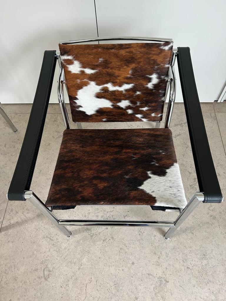 2 x Originele Lc1 Cassina Ponyskin showmodellen LP € 3.401,-, Info@micheldethouars.nl, 9723 CA, 50 tot 75 cm, Cassina