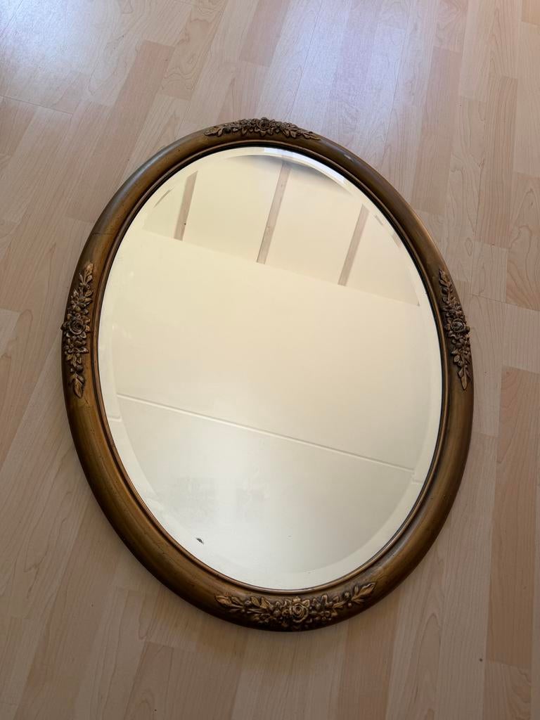Oude facet geslepen ovale spiegel met sierlijke lijst, Antiek en Kunst, Ophalen, Ovaal, 50 tot 100 cm, Minder dan 100 cm