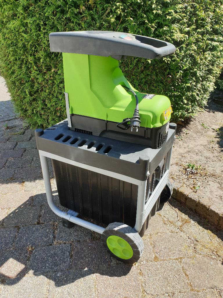 Stille Takkenhakselaar met grote opvangbak., Tuin en Terras, Hakselaars, Ophalen, Gebruikt, Florabest, Met opvangbak