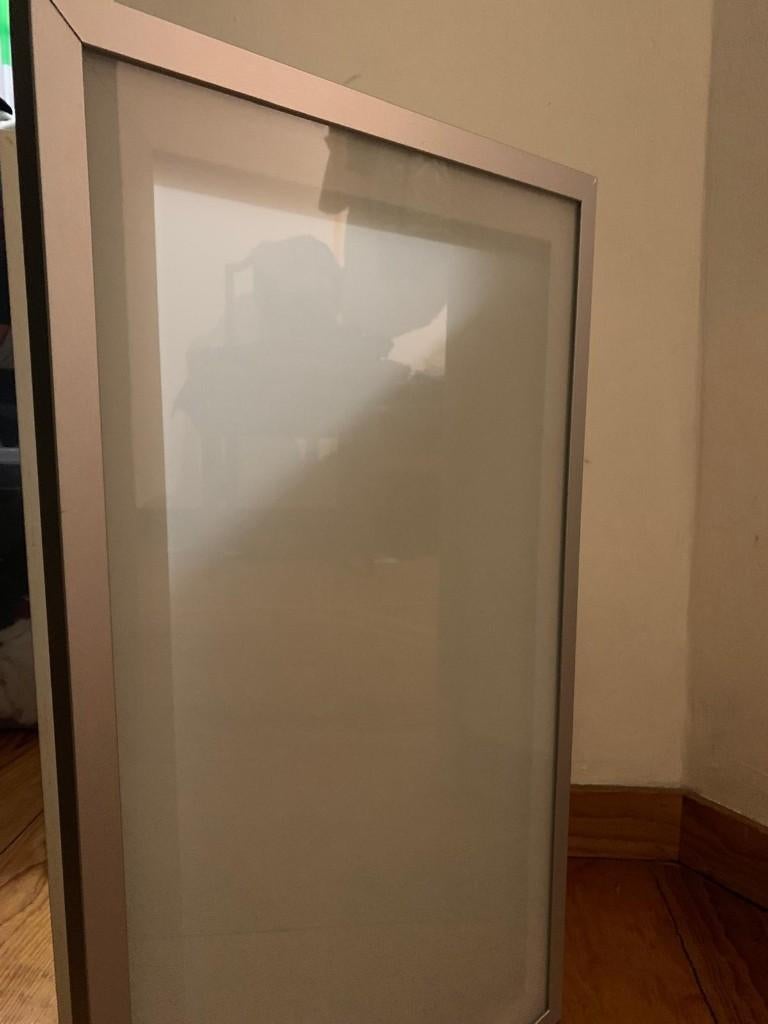 IKEA Besta wandkast met wit/groen glasdeur (40 x 67 x 21 cm), Huis en Inrichting, Kasten | Wandmeubels, Zo goed als nieuw, Minder dan 100 cm