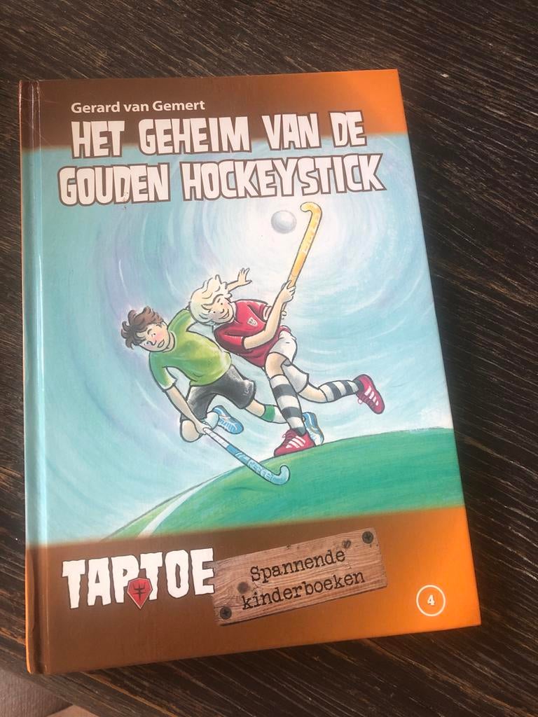 Het geheim van de gouden hockeystick - Gerard van Gemert, Ophalen of Verzenden, Zo goed als nieuw, Fictie algemeen