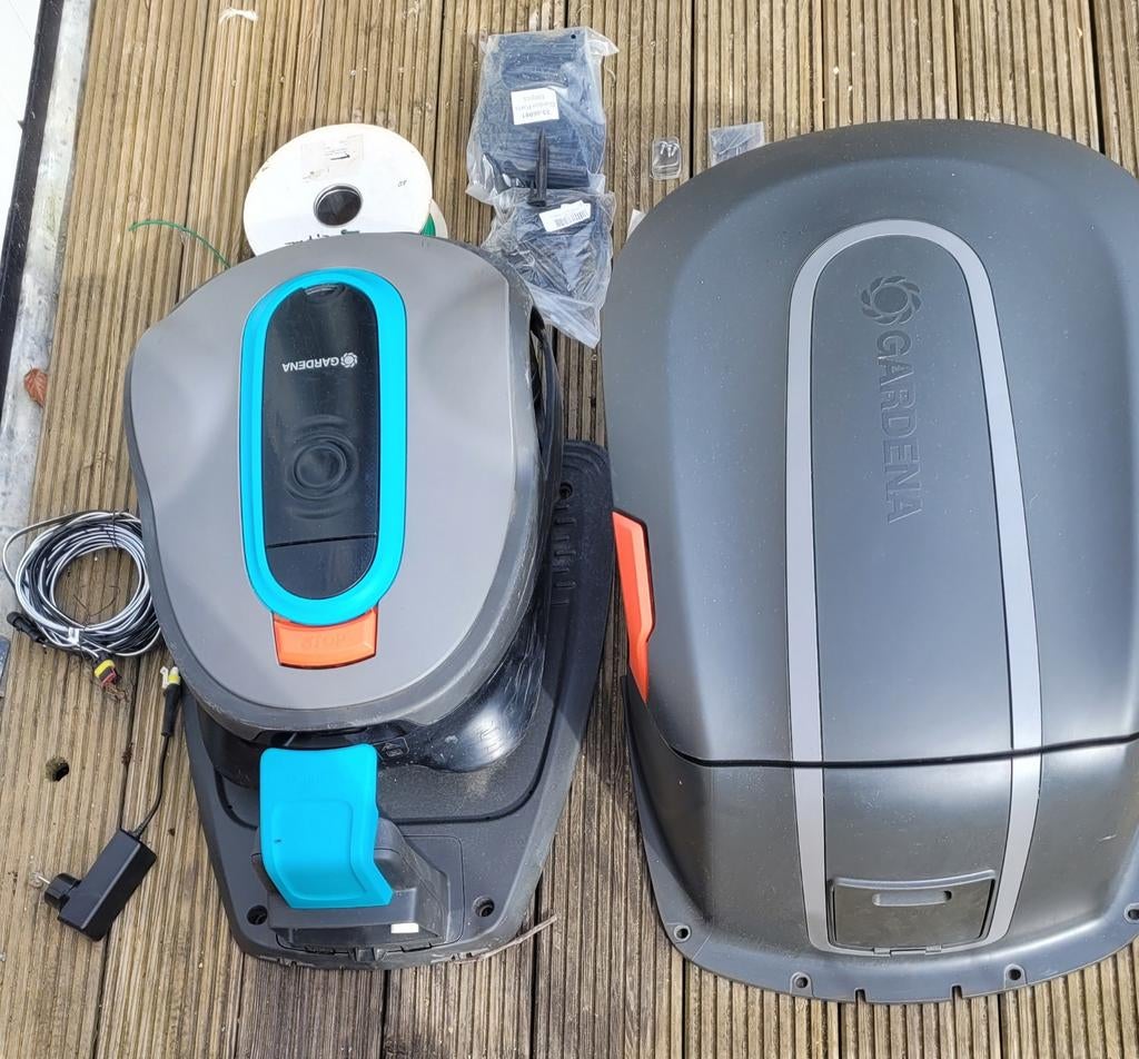 Gardena Sileno 750 robotmaaier met garage en app-bediening, Gebruikt, Bestuurbaar via app, Ophalen of Verzenden, 20 tot 25 cm