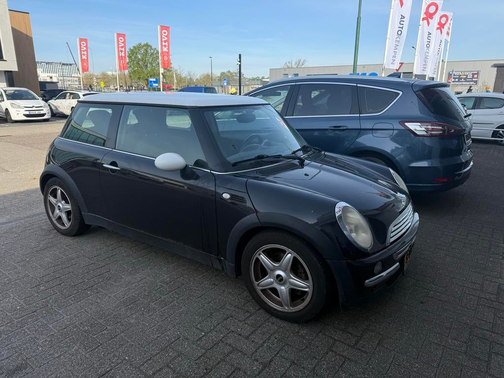Mini 1.6 16V Cooper 2004 Zwart, Auto's, Mini, Voorwielaandrijving, 15 km/l, 4 cilinders, 4 stoelen