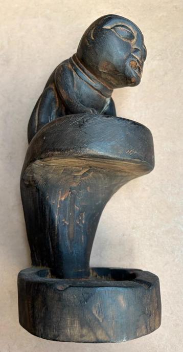 Zeer bijzondere houten asbak, Indonesië? beschikbaar voor biedingen