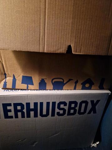 Doos rommelmarktspullen beschikbaar voor biedingen