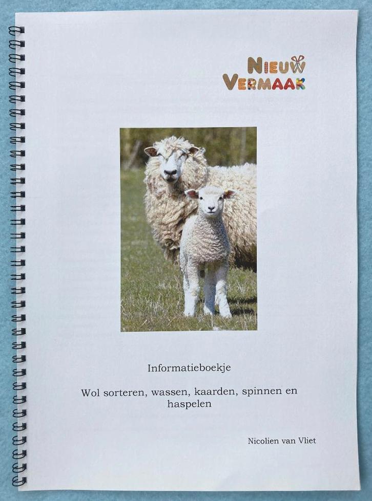 Informatieboekje wol wassen, kaarden, spinnen en haspelen, Hobby en Vrije tijd, Spinnewielen en Spinnen, Nieuw, Overige typen