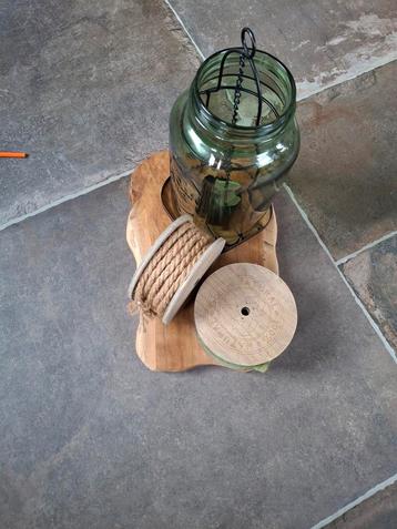 Kaarsenhouder op Houten Plank met Klossen beschikbaar voor biedingen