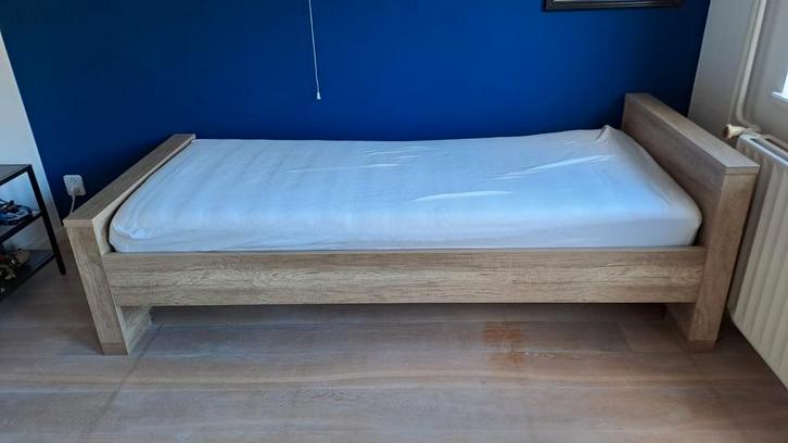 Kidsmill Kinderkamer Brent Bruin – Bed, Kast & Nachtkastje, Kinderen en Baby's, Kinderkamer | Complete kinderkamers, Zo goed als nieuw