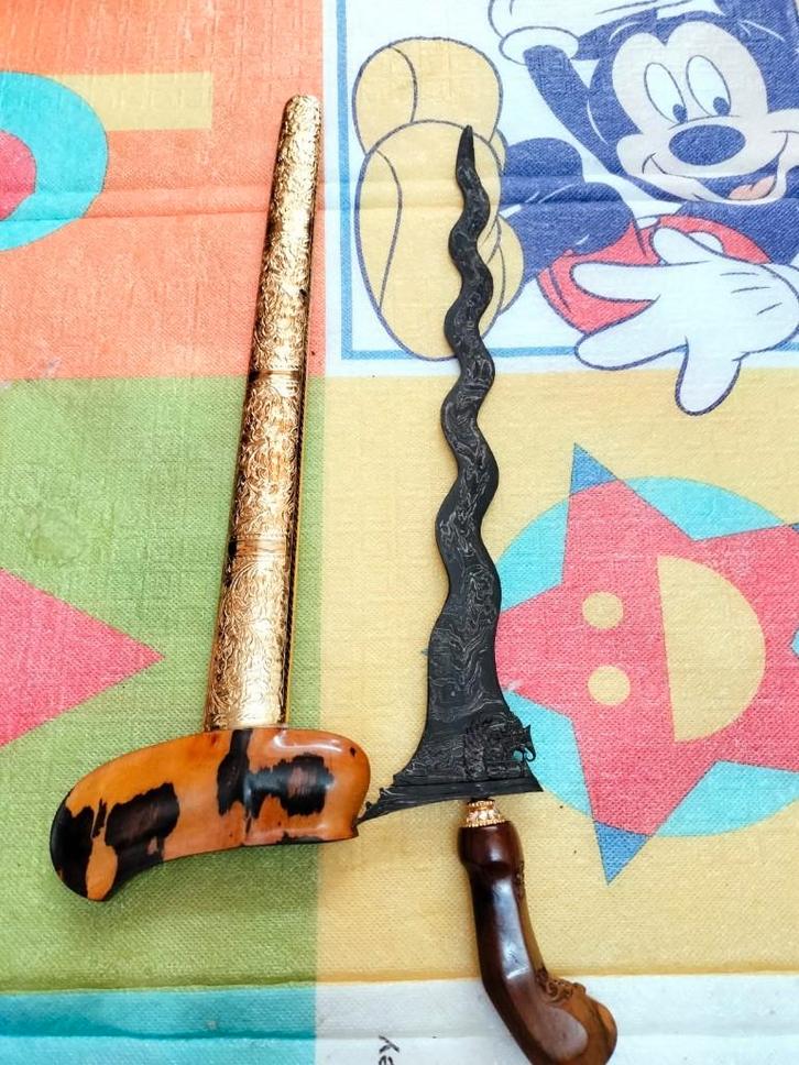 Antieke Kris Manglar Monga 11 Luk Dwiwarna Lawe Saukel SUV47, Antiek en Kunst, Kunst | Niet-Westerse kunst, Verzenden