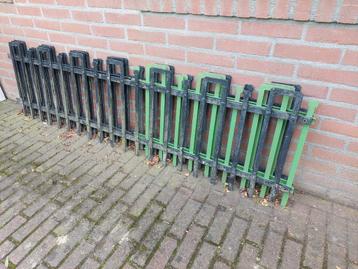 Zeer mooi oud smeedijzeren hekwerk totaal 6.2 meter lengte beschikbaar voor biedingen