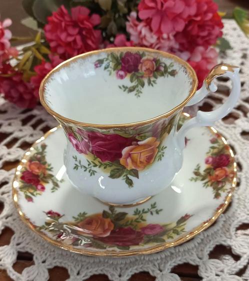 Mooie brocante dames kop met schotel,Royal Albert,Old Roses, Antiek en Kunst, Curiosa en Brocante, Ophalen of Verzenden