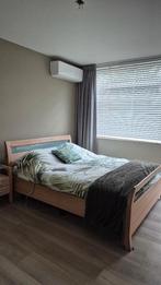 Elektrisch bedienbaar bed met nachtkastjes en toilettafel, Huis en Inrichting, Slaapkamer | Bedden, Ophalen, Verstelbaar, Tweepersoons