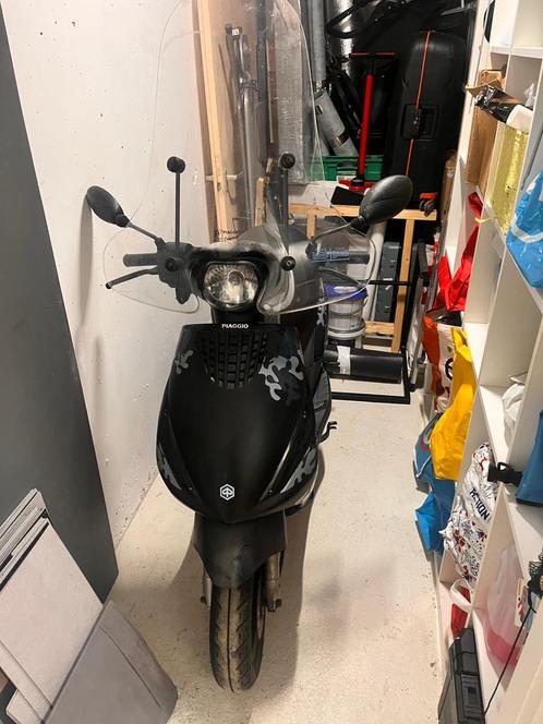 Piaggio Zip 25 km 2015| 11k km | Windscherm en slot, Fietsen en Brommers, Scooters | Piaggio, Zo goed als nieuw, Zip, Maximaal 25 km/u