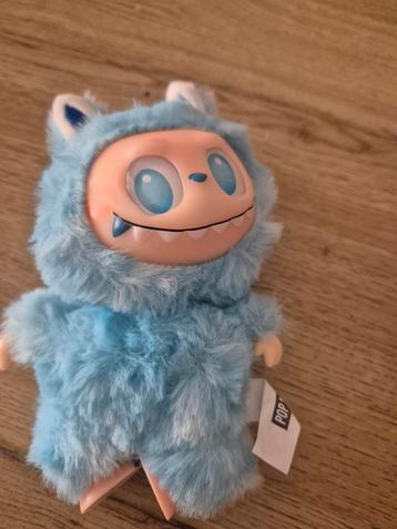 Labubu - Blauw beschikbaar voor biedingen