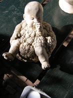 2x Beeld van een baby komend uit een bloemkool en uit een ei, Ophalen of Verzenden, Gebruikt, Mens