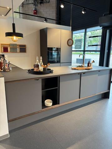 Kvik complete keuken sale Almere AEG  beschikbaar voor biedingen