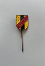 VV zwartemeer emaille voetalspeldje voetbal speldje vintage, Verzamelen, Ophalen of Verzenden, Zo goed als nieuw, Sport