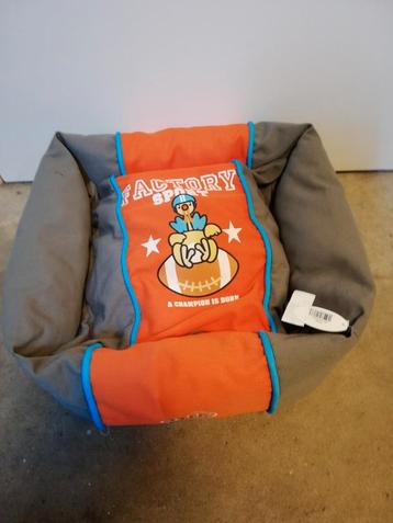Kleine honden mand Nobby oranje/grijs 45x40cm

 beschikbaar voor biedingen