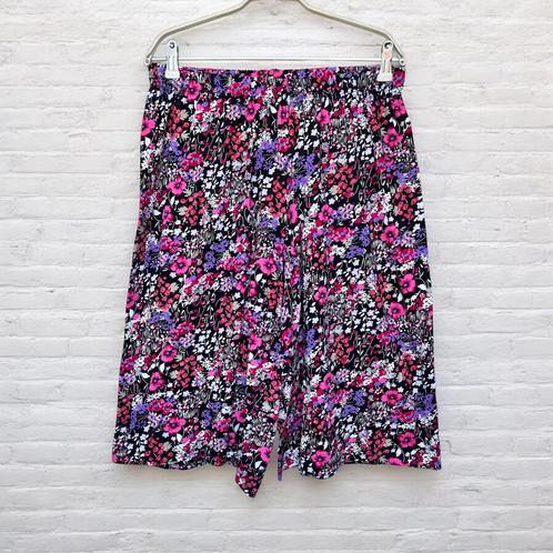 Vintage Shorts Maat 44 Zwart Roze Paars Bloemenprint Bermuda, Kleding | Dames, Broeken en Pantalons, Zo goed als nieuw, Maat 42/44 (L)