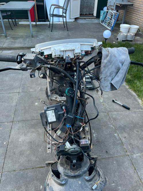 Skr lx 125 HELEMAAL WEG OF FRAME/BLOK., Fietsen en Brommers, Scooters | Piaggio, Gebruikt, Overige modellen, Benzine, Ophalen