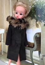Mooie lange jas met boa voor Sindy Fleur Barbie (excl. pop), Ophalen of Verzenden, Gebruikt, Kleertjes