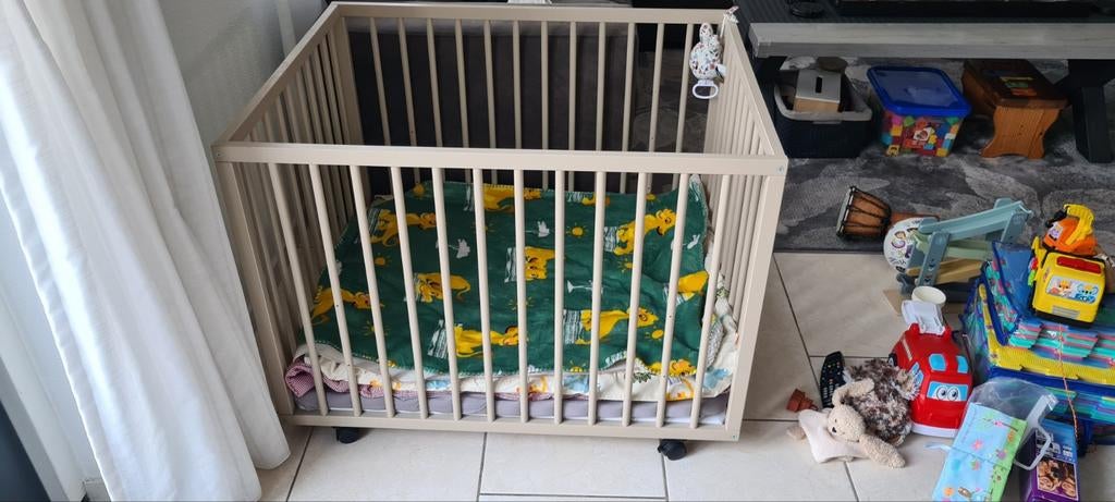 Babybox - Zo goed als nieuw!, Ophalen of Verzenden, Zo goed als nieuw, Vierkant, Wieltjes